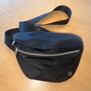 Lululemon City adventure 2.5 L belt bag - EUC